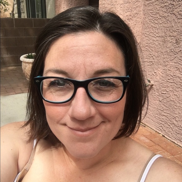 Meet your Posher, Cristina - Picture 2 of 3